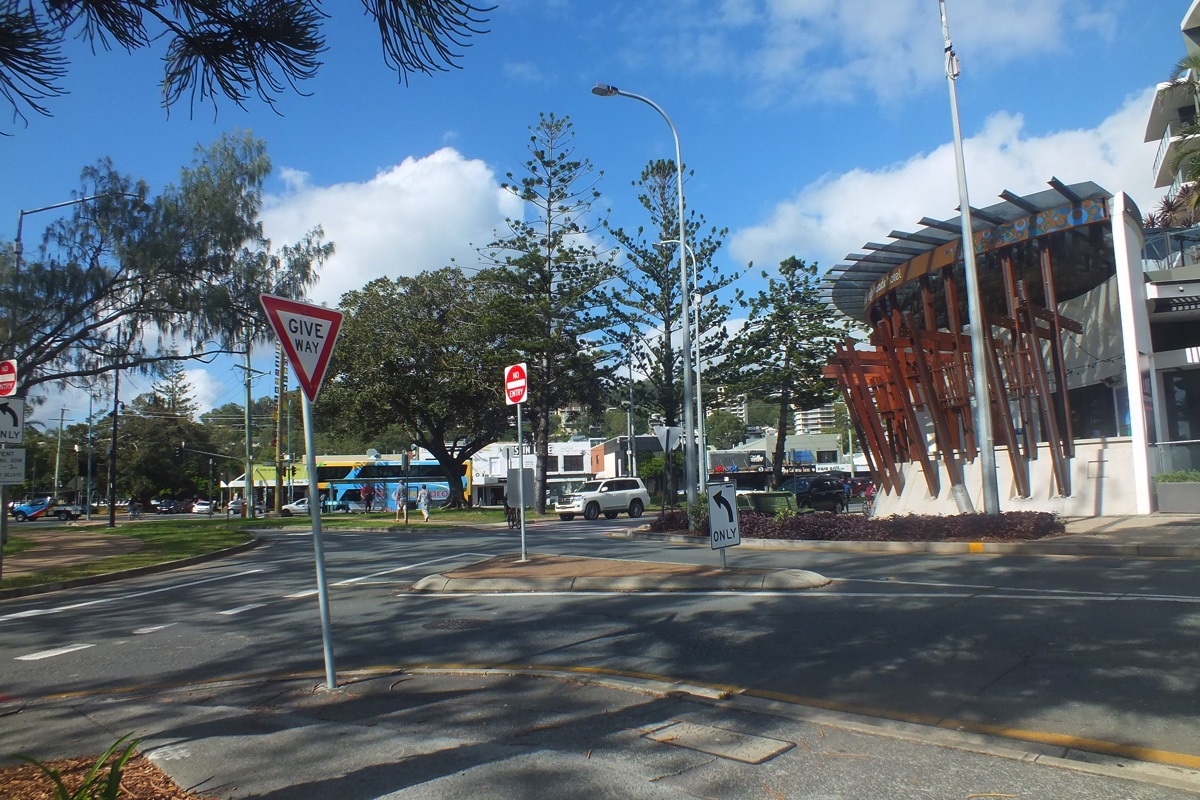 Burleigh Heads street DSCF4790