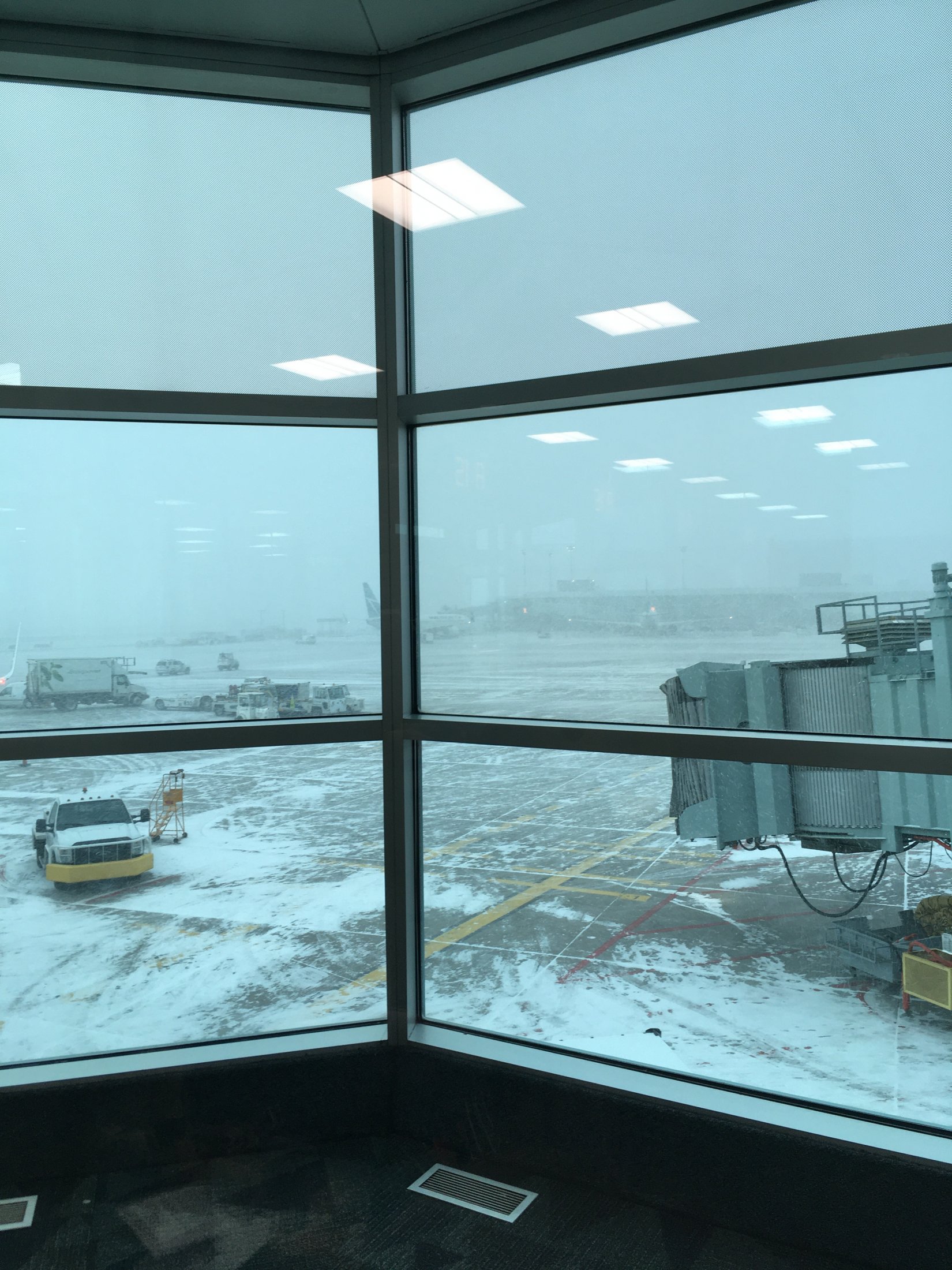 YYZ Snow just before boarding